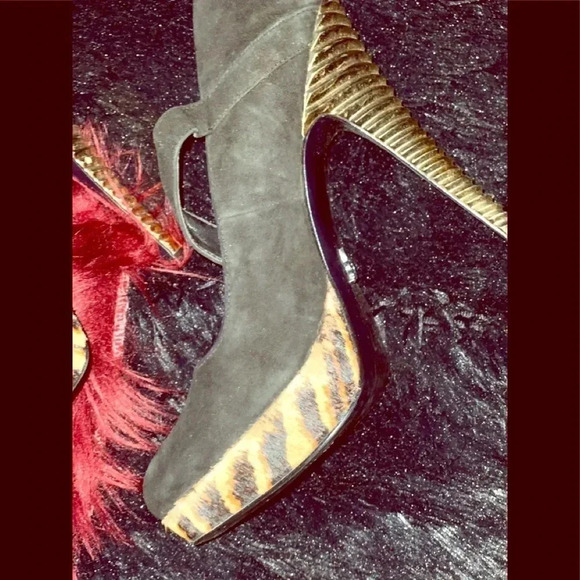 Rachel Roy Kistyn black  suede leather platform Tiger striped heels Sz 9.5 - Picture 3 of 13
